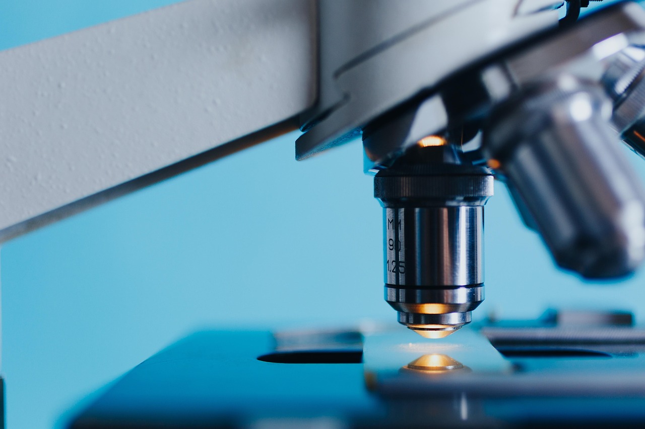 Laboratory microscope and analysis equipment for nutrition research